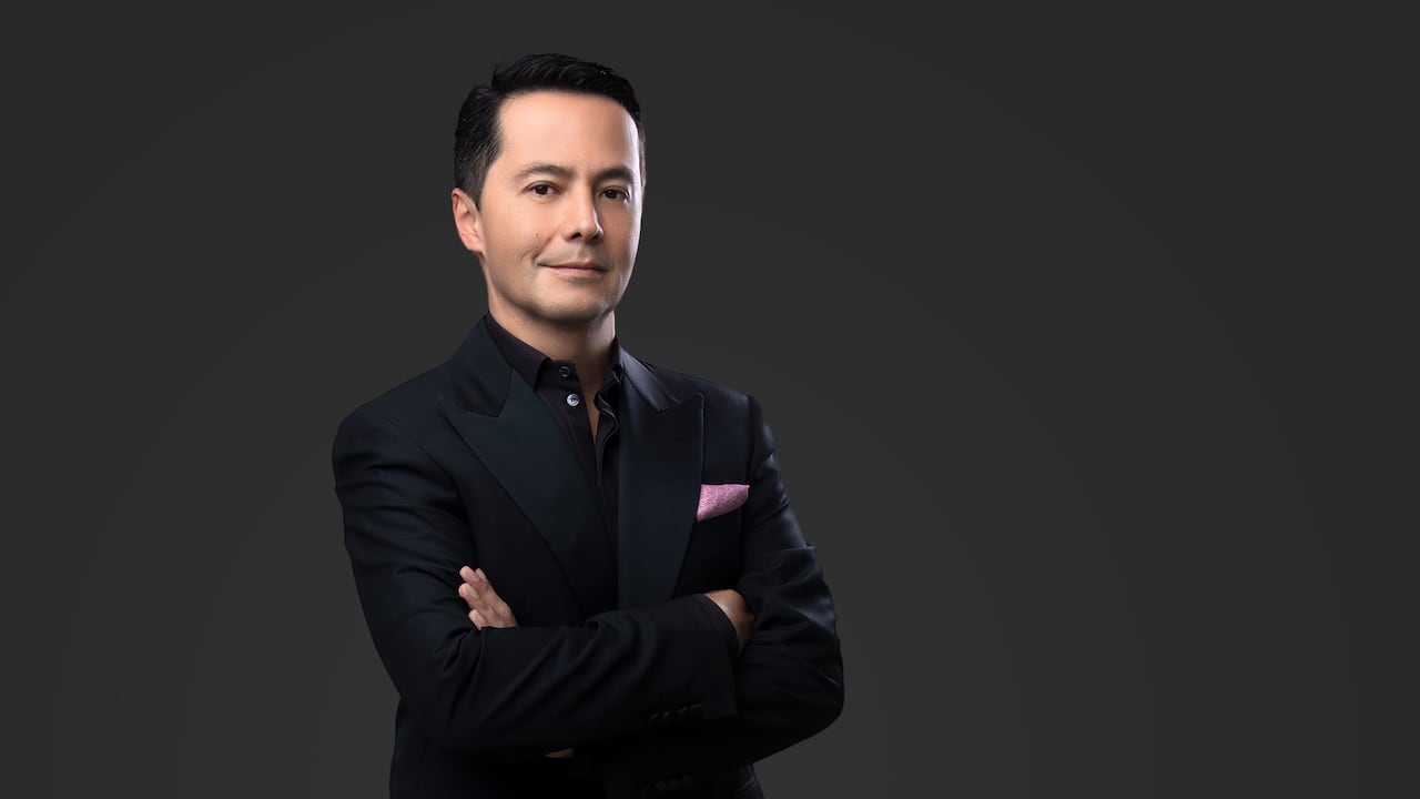 Alan González, cirujano plástico.