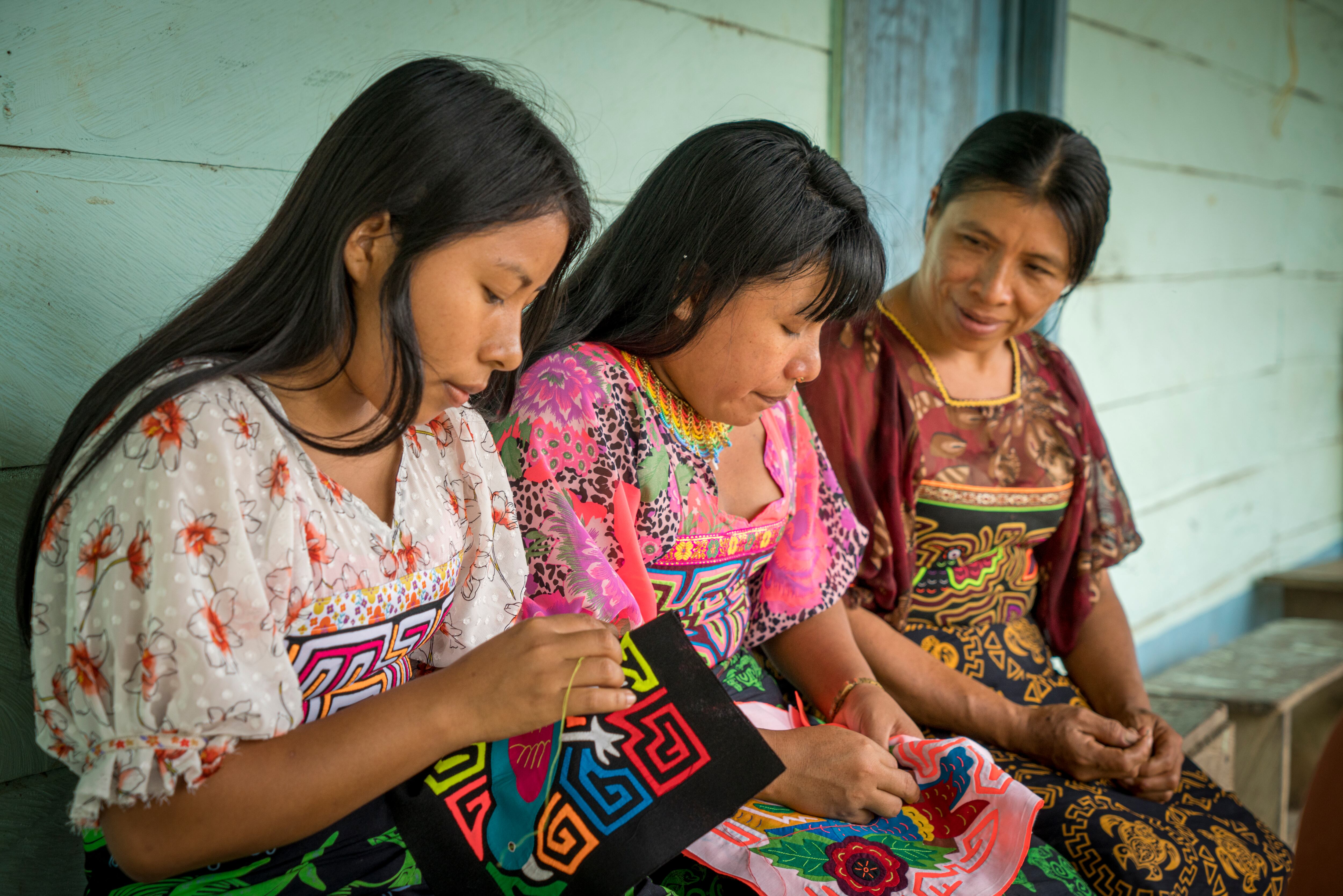 Mujeres de la comunidad indígena Tule, proyecto Antioquia es Mágica