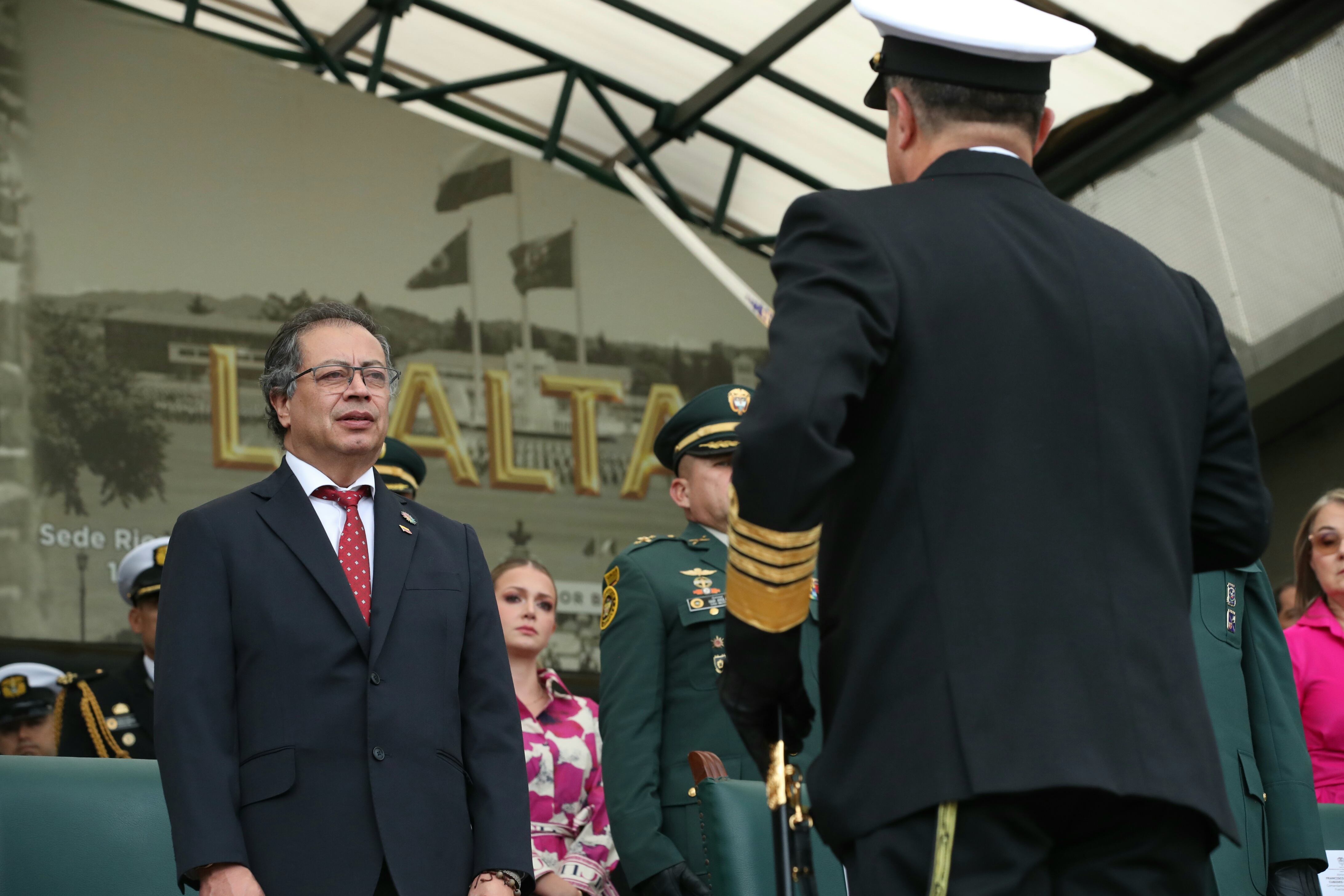 Almirante Francisco Hernando Cubides Granados  nuevo comandante general de las Fuerzas Militares