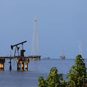 Vista general de las Torres y plataformas petroleras de la Empresa Petrolera Estatal de Venezuela, Compañía Petrolera Venezolana SA (PDVSA). (El crédito de la foto debe ser José Bula Urrutia / Eyepix Group/Future Publishing vía Getty Images)