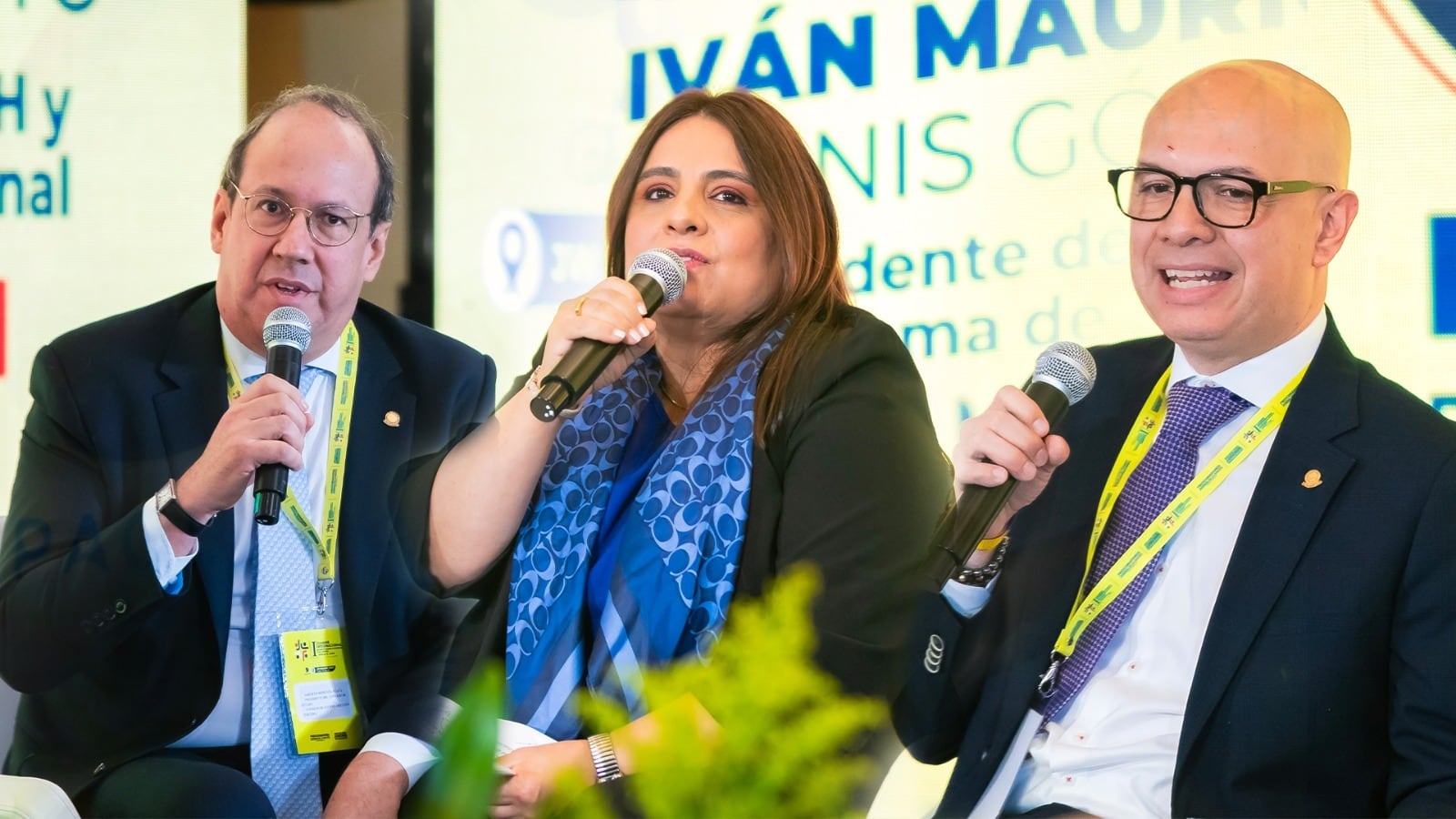 Los magistrados coincidieron en que la democracia sólo puede funcionar cuando existen instituciones independientes capaces de ejercer controles efectivos sobre quienes detentan el poder.