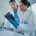 Según las investigaciones, es el humo producido por la combustión el que contiene los altos niveles de sustancias químicas nocivas y potencialmente dañinas asociadas a las enfermedades relacionadas con el tabaquismo.