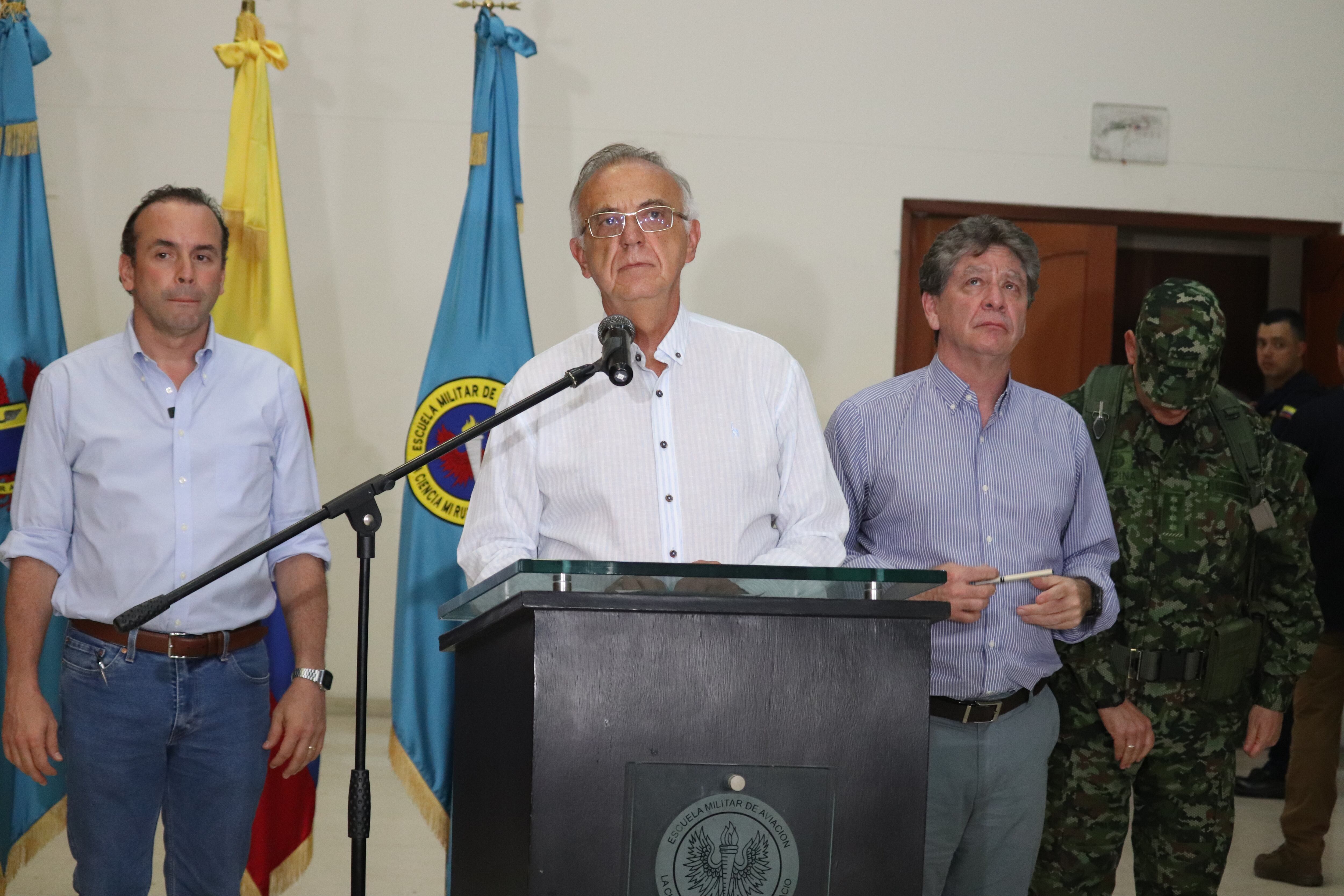 Reunión del ministro de defensa Iván Velásquez con los gremios Vallecaucanos. lo acompañan el alcalde de Cali Alejandro Eder y el presidente de la ANDI Bruce Mc master