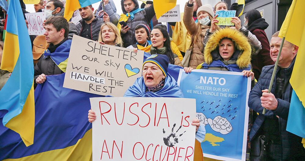 Rusia, por su parte, pide que Ucrania no se una a la Otan ni a la Unión Europea. Así, este último mantiene la neutralidad y adopta modelos como los de Austria o Suecia.