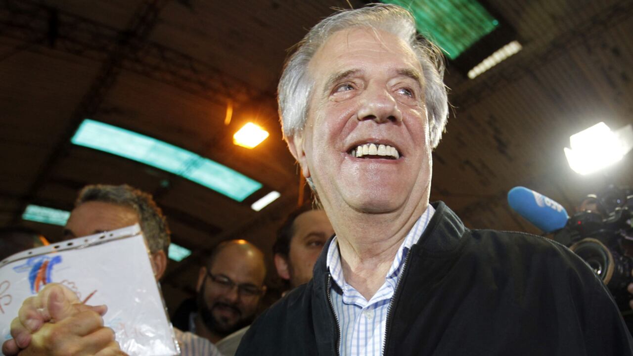 Tabaré Vázquez tras votar en el Club Arbolito.