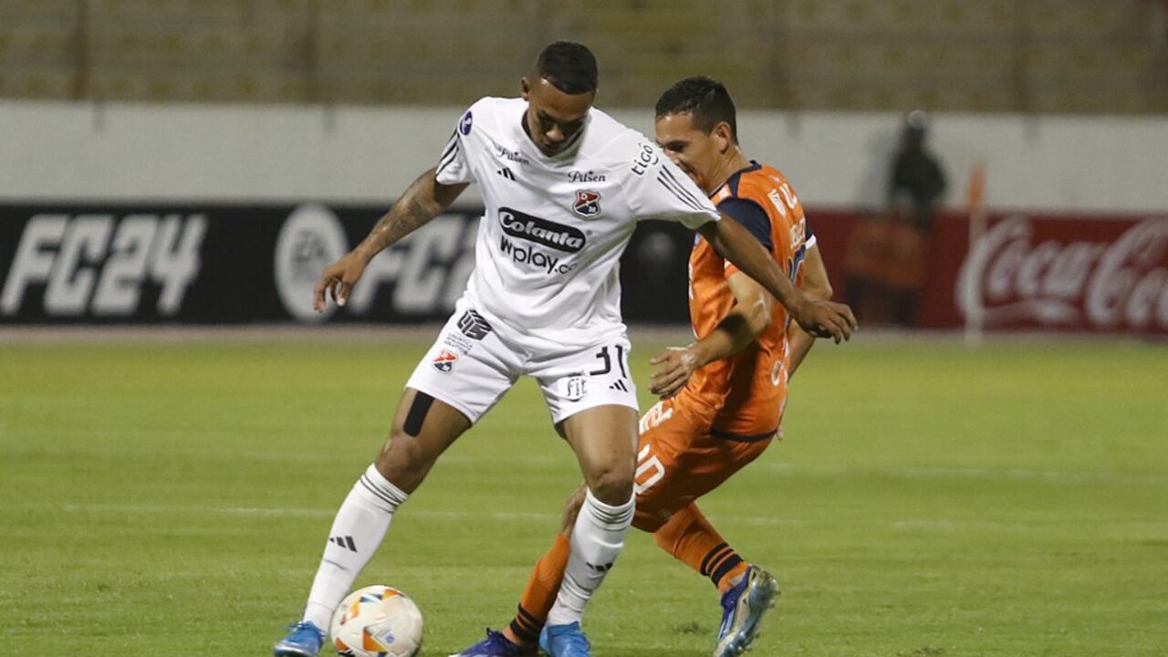 Imagen del encuentro entre el DIM y César Vallejo.