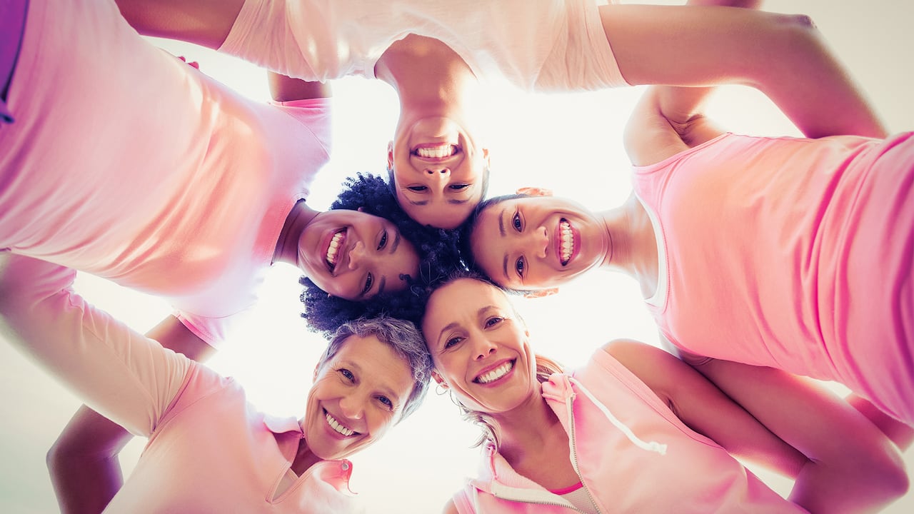 Estar alerta a los síntomas y asistir periódicamente a controles médicos, son algunas de las recomendaciones de Famisanar para prevenir el cáncer.