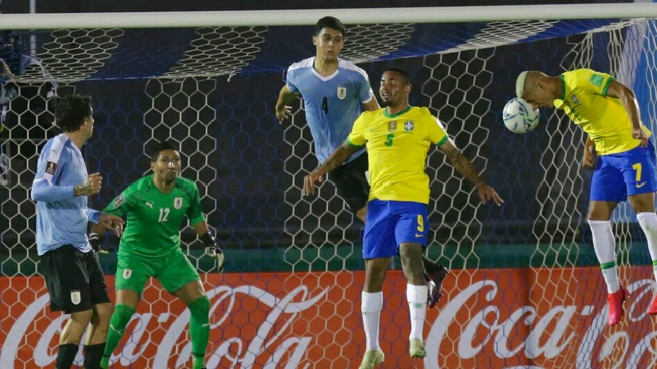 Uruguay 0-Brasil 2: Goles y resumen del partido