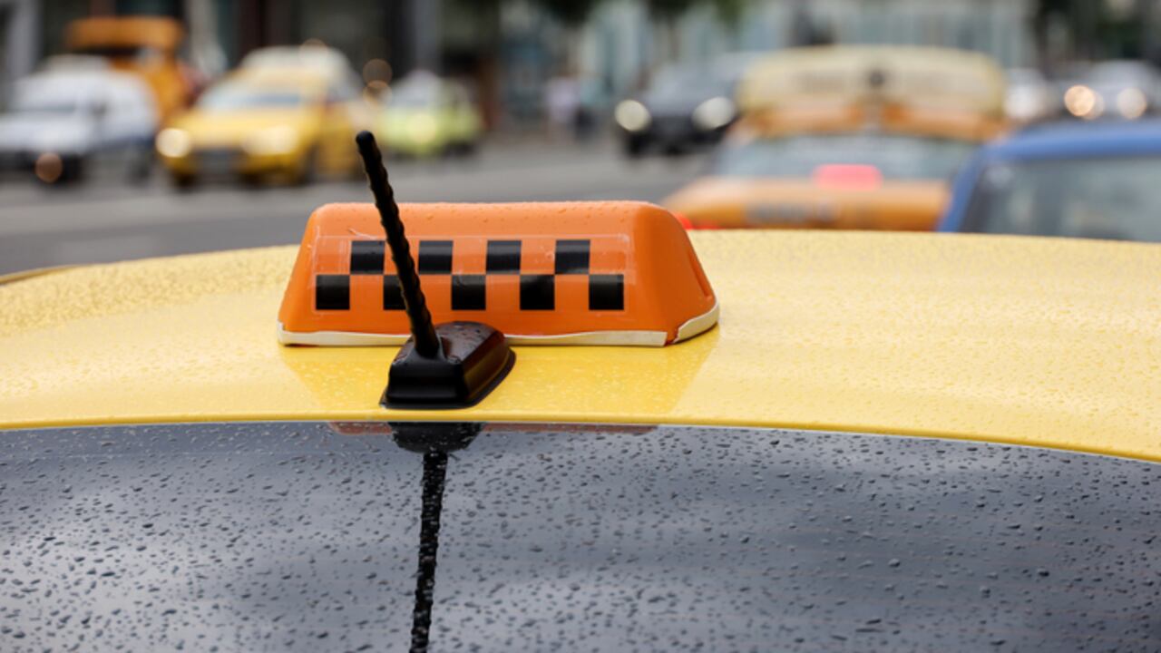 Aunque no es claro al 100 %, es muy probable que el mensaje era de una llamada de un radiotaxi,