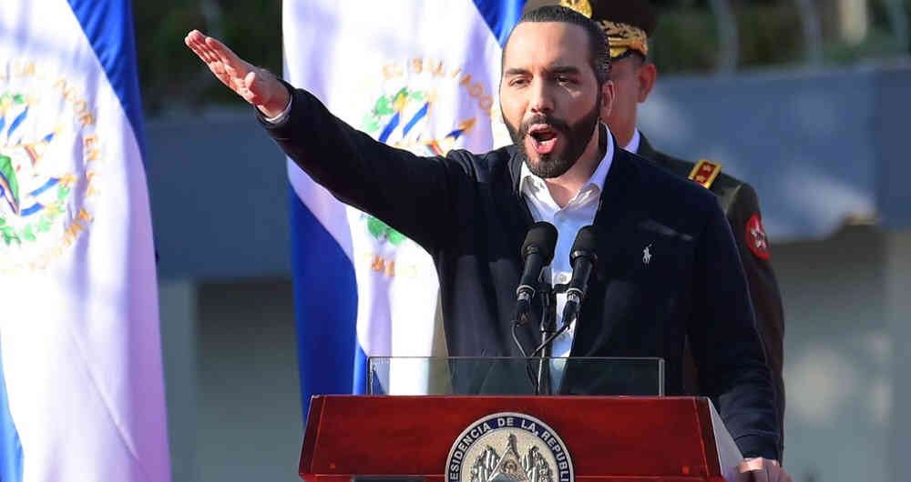 El primer año de gobierno de Bukele, de 38 de edad, ha dejado grandes polémicas.