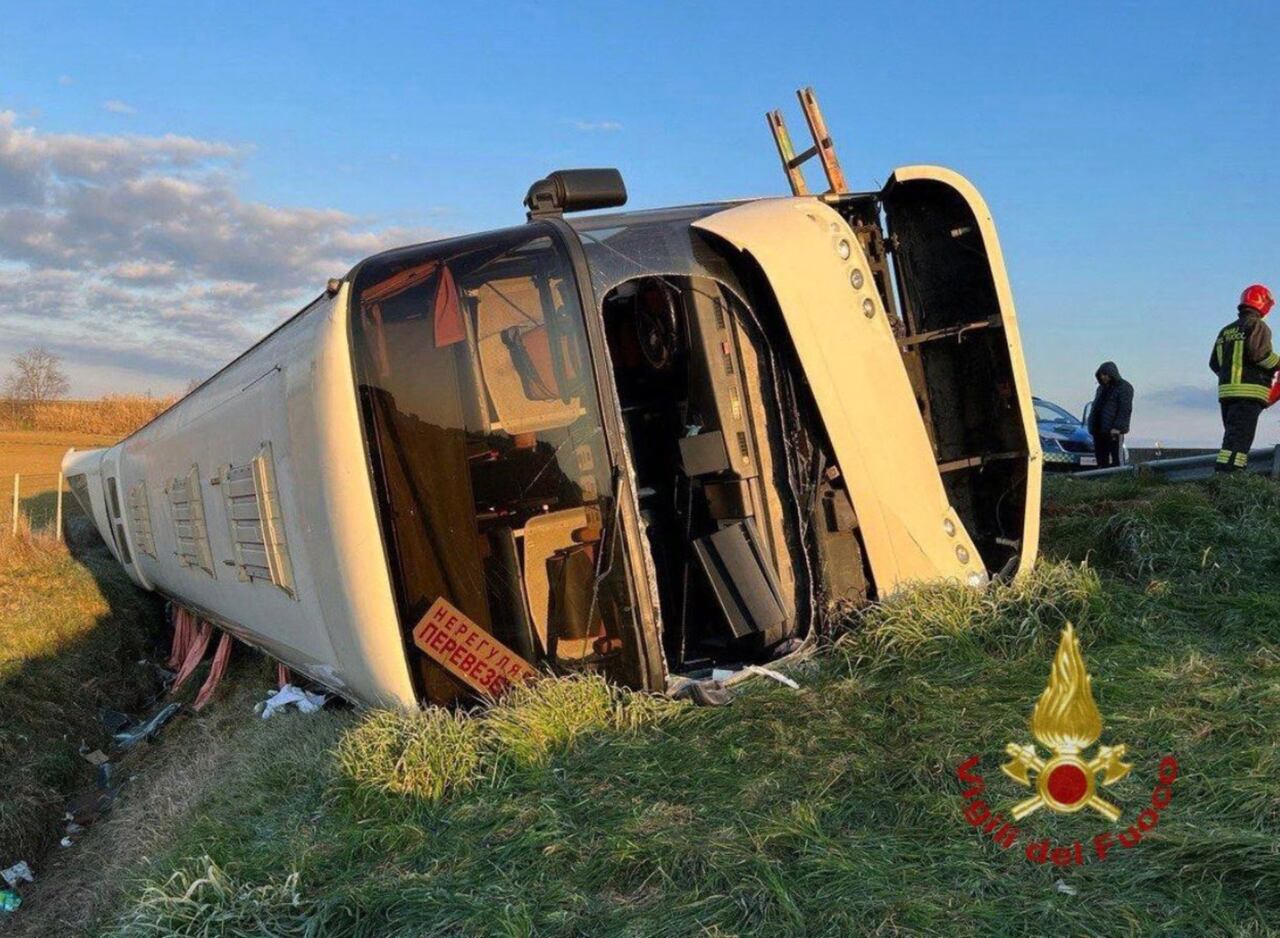 Bus con refugiados ucranianos se volcó en Italia