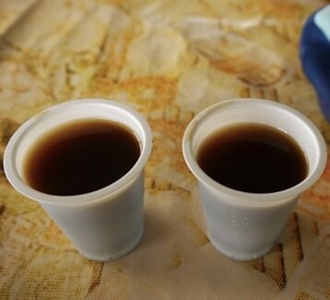 Las bebidas se sirven en grandes cantidades en esta presentación.