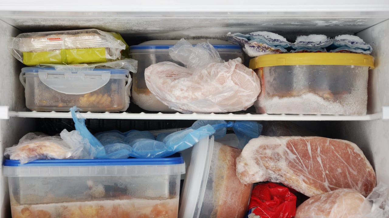 Aprende cómo conservar tus alimentos en el congelador.