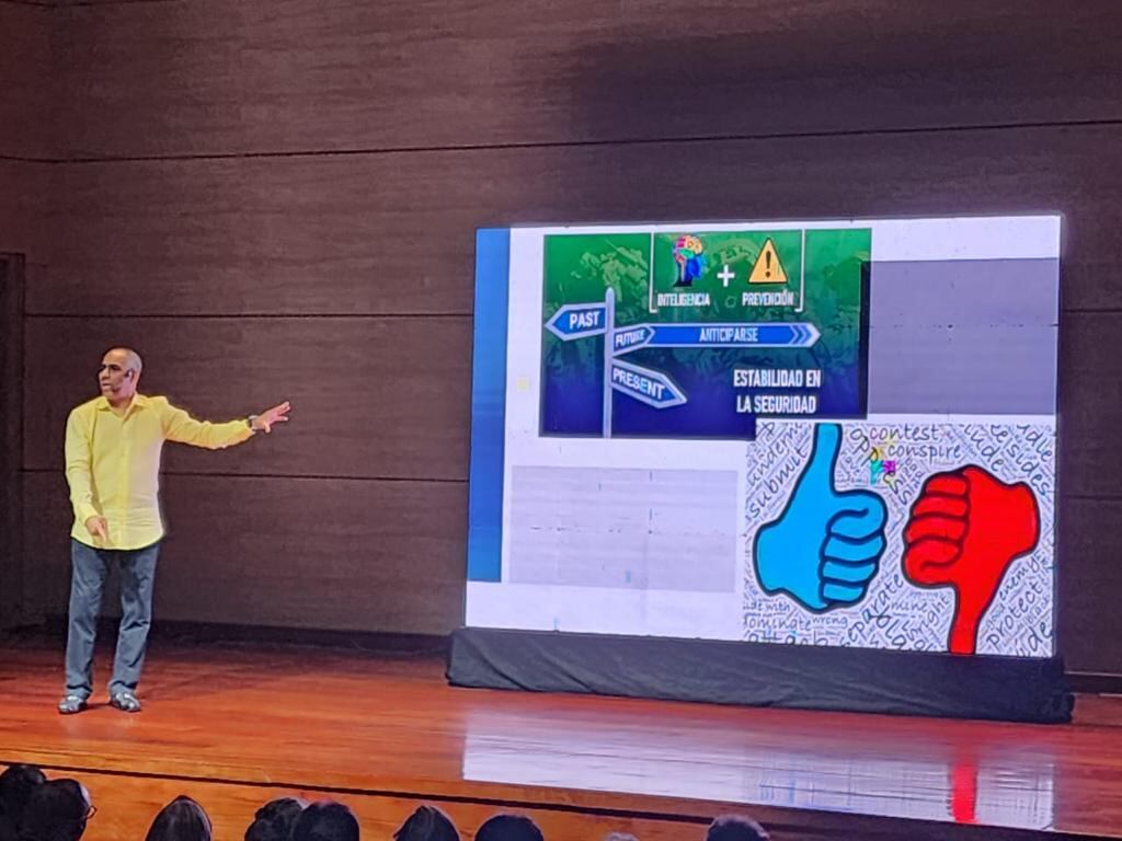 El excomandante del Ejército, el general Eduardo Zapateiro, hablando sobre los retos de cara a las próximas elecciones regionales.