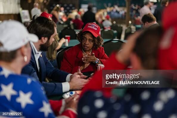 En un comunicado, Biden celebró su nominación al tiempo que señaló que Trump era una grave amenaza para la democracia.