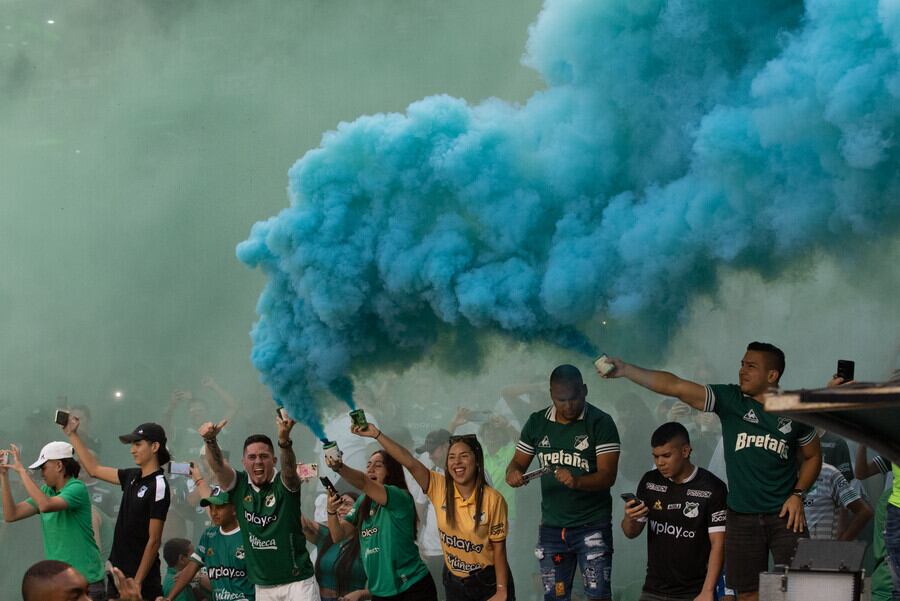 Hinchada del Cali en el estadio Palmaseca.