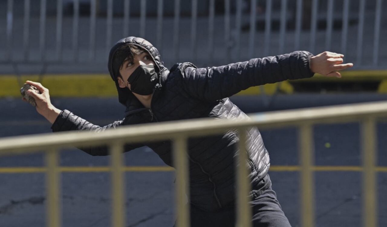 Estudiantes se enfrentaron a la policía en Chile protestando para exigir más acceso a la educación