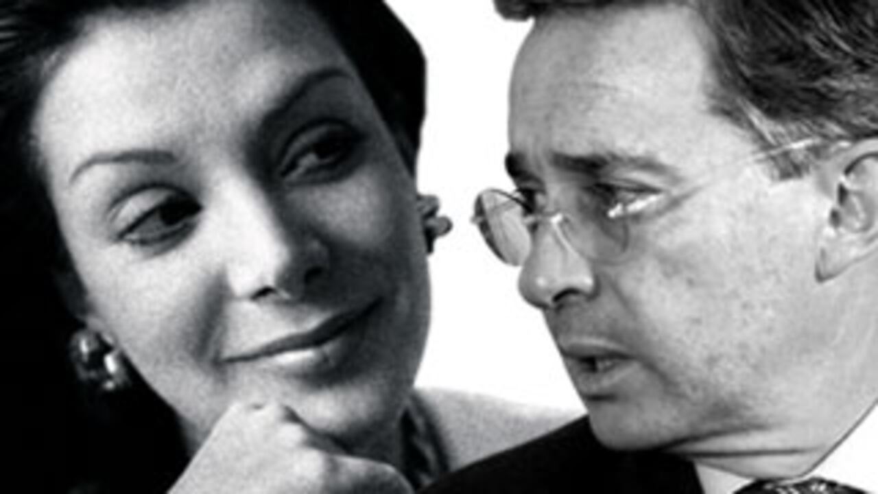 Virginia Vallejo y el Presidente Álvaro Uribe Vélez.