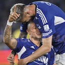 Leonardo Castro celebra con Juan Pablo Vargas su gol ante Alianza Petrolera