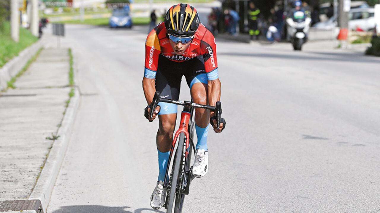 El ciclista colombiano Santiago Buitrago dio la gran sorpresa en el ranking UCI, donde quedó en el puesto 49.