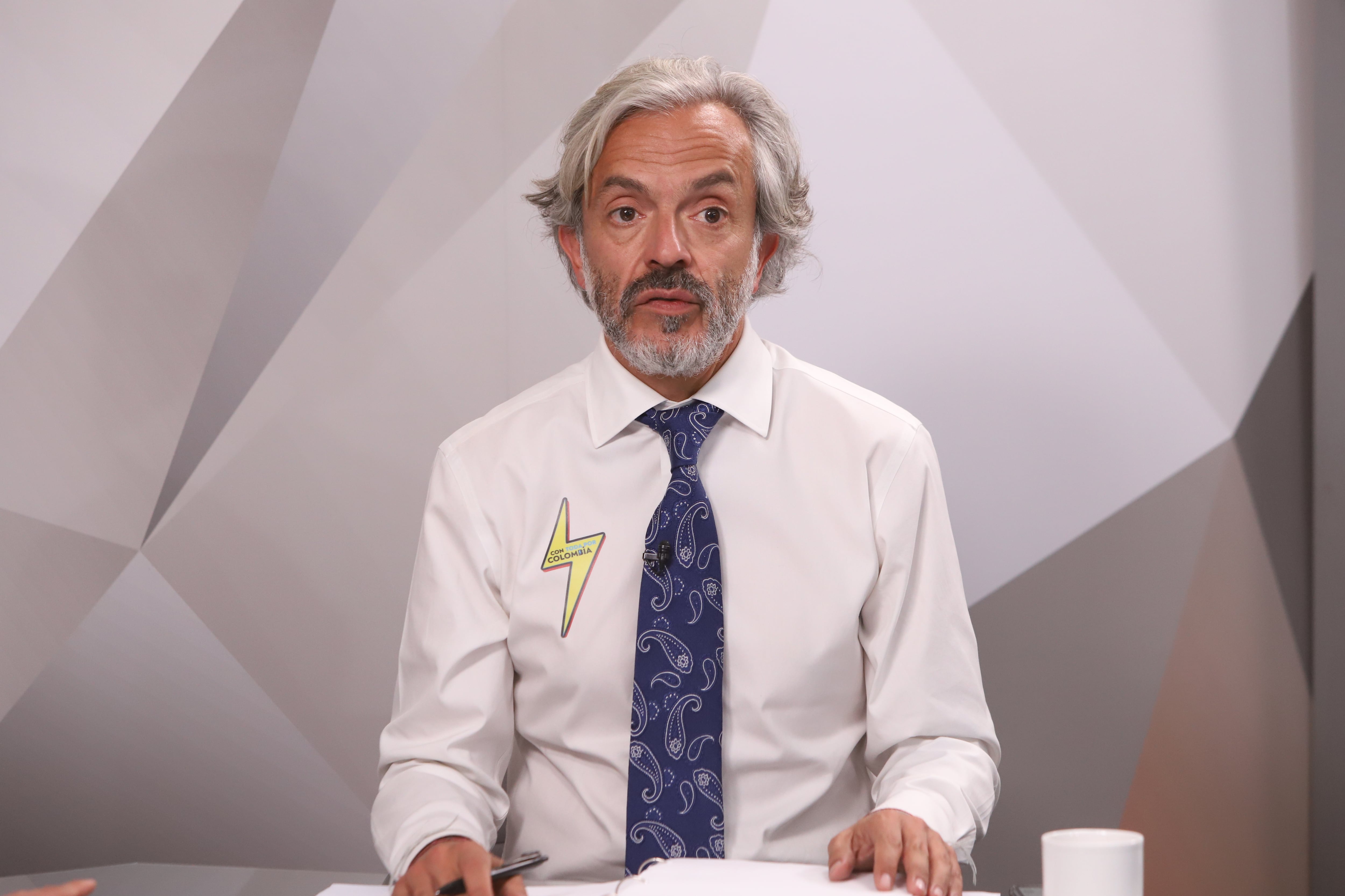 El Debate, Yesid Lancheros director de Semana, entrevista a Juan Daniel Oviedo precandidato presidencial.