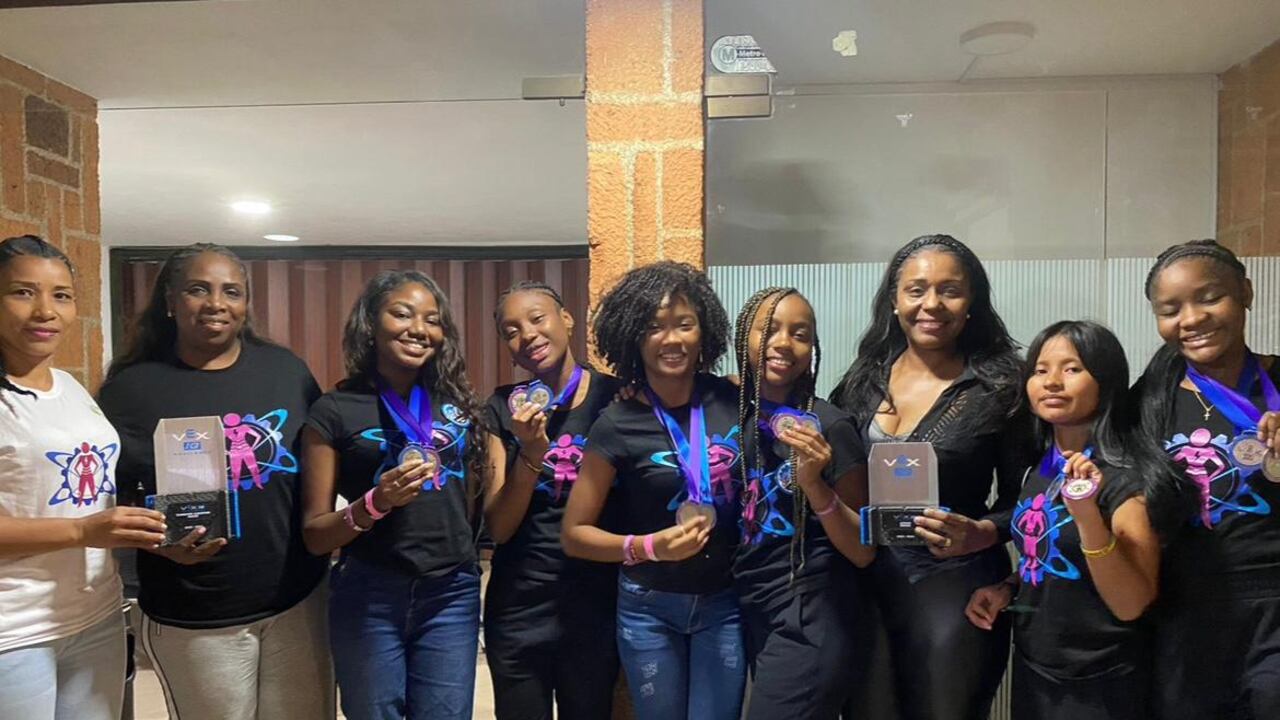 Equipo de niñas chocuanas se imponen en un evento de robótica