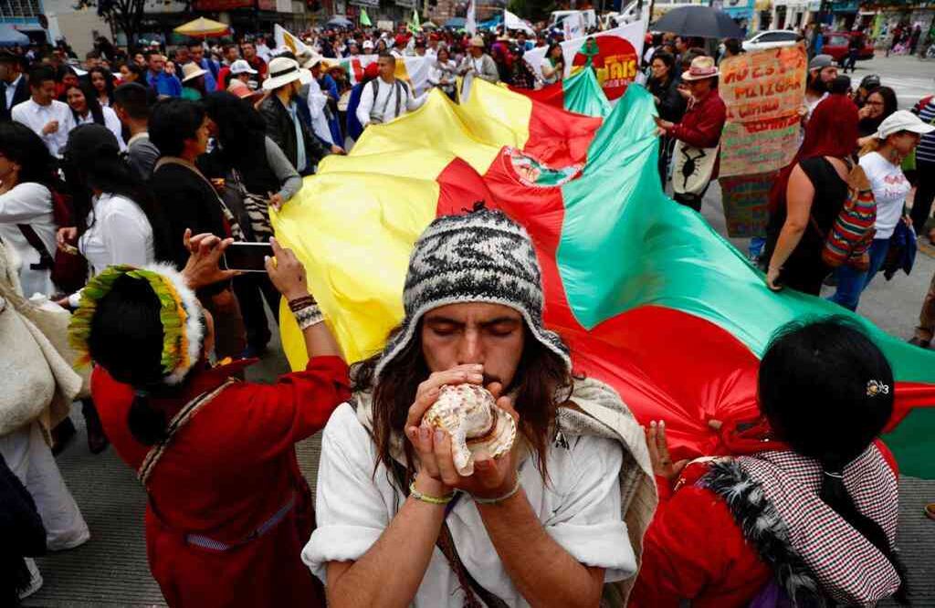 Los grupos indígenas salieron a marchar en rechazo a los más de 50 asesinatos a miembros de sus comunidades en 2019. También para presionar al gobierno para que cumpla lo acordado después de la Minga en el Cauca. FOTO: León Darío Peláez / Semana
