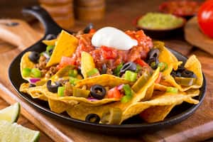 Si bien los nachos tienen sus raíces en México, la cocina tex-mex es la que se ha encargado de darle una popularidad universal.