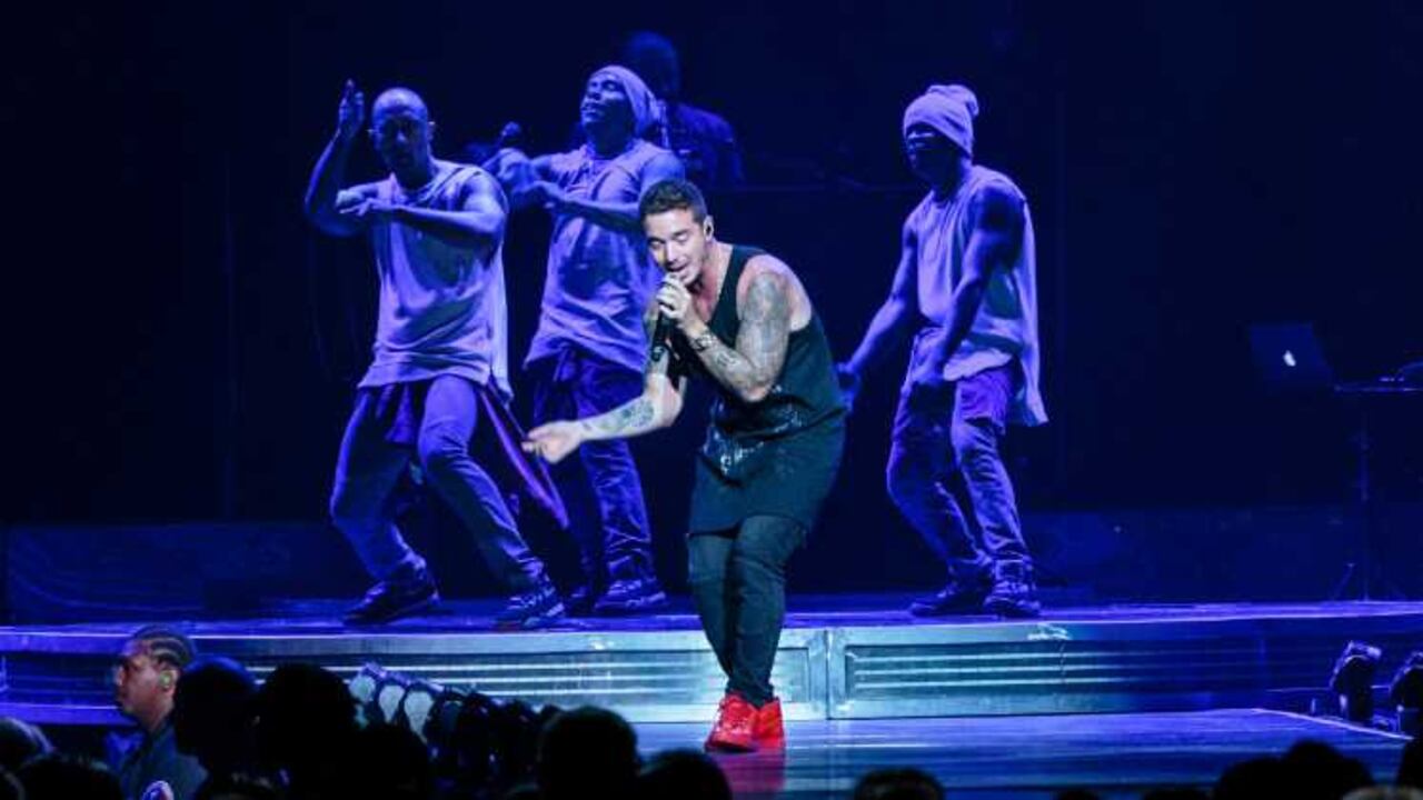 J Balvin en un concierto en Medellín.