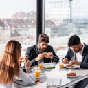 La hora del almuerzo no hace parte de la jornada laboral, es decir, no se contabiliza para efecto de pago, por lo que no es un tipo de ‘descanso remunerado’.