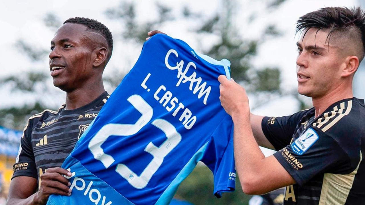 Homenaje de los jugadores de Millonarios, a Leonardo Castro, en el partido contra Fortaleza.