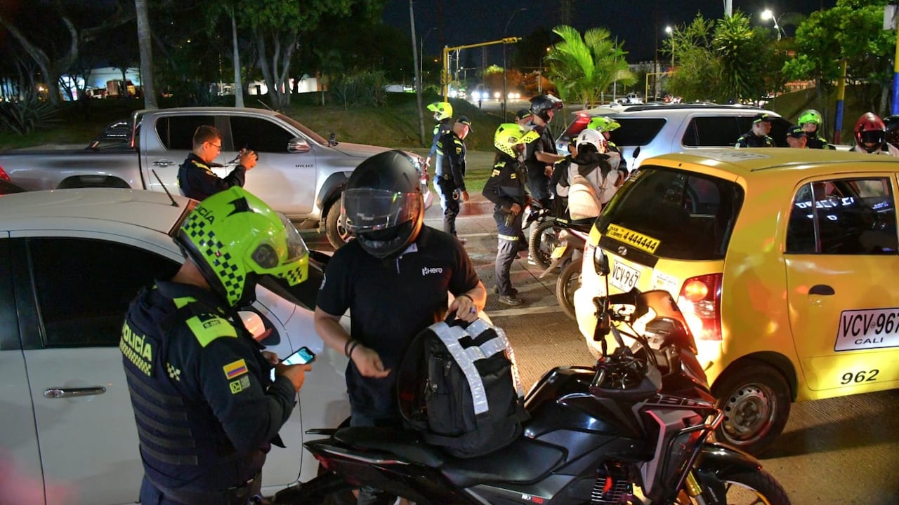 En las últimas semanas, en redes sociales se han conocido múltiples videos de robos cometidos por caravanas de motos.