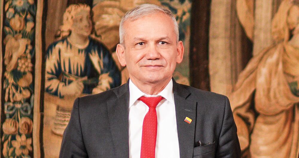  Carlos Ramón González fue señalado de ordenar la entrega de 4.000 millones de pesos a los congresistas Iván Name y Andrés Calle.