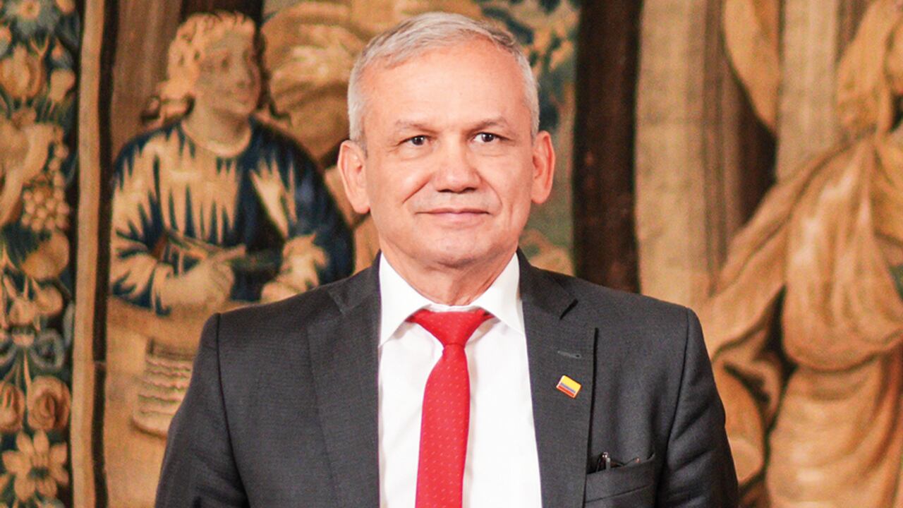 Carlos Ramón González fue señalado de ordenar la entrega de 4.000 millones de pesos a los congresistas Iván Name y Andrés Calle.