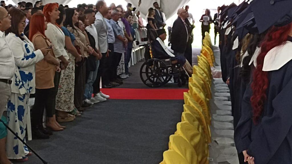 Luis Fernando Montoya grado de Licenciatura de Educación Física.