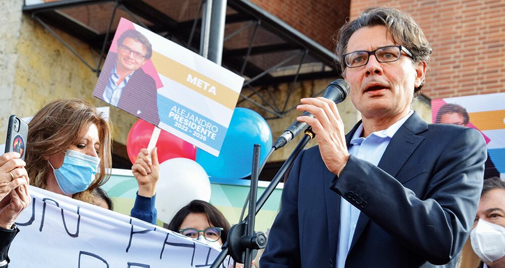 Más temprano que tarde, Alejandro Gaviria tendrá que destapar sus cartas. El boom mediático que desató con su lanzamiento no será suficiente.