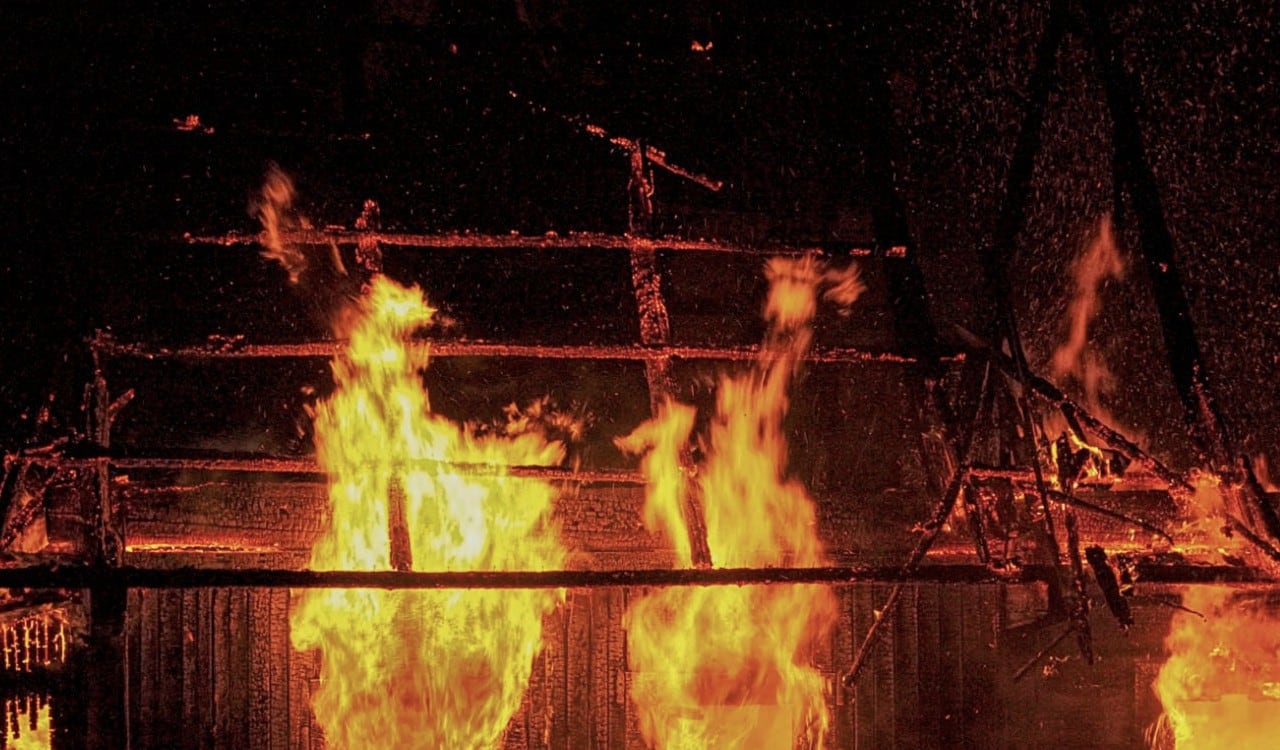 El incendio dejó varias casas reducidas a cenizas (imagen de referencia)