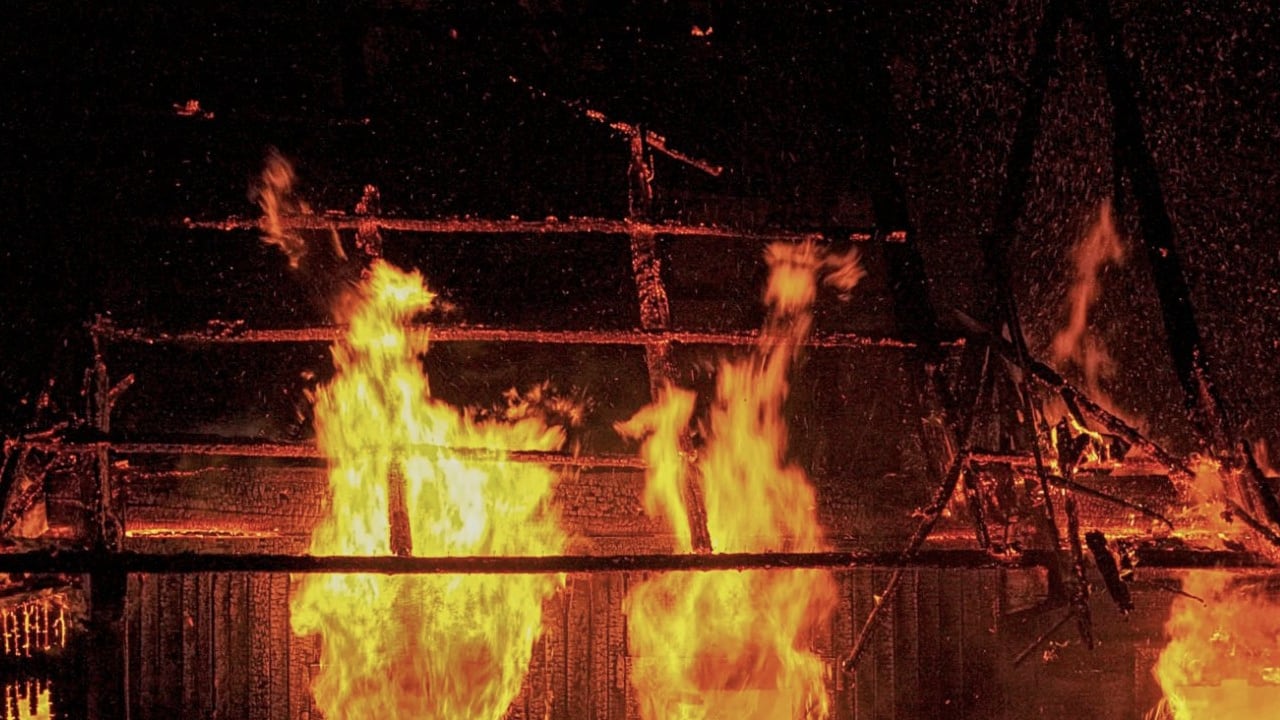 El incendio dejó varias casas reducidas a cenizas (imagen de referencia)