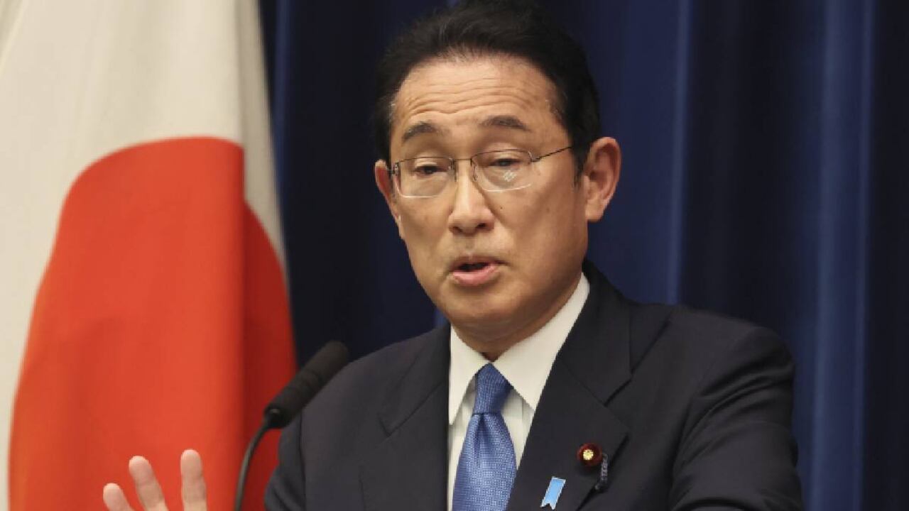 Fumio Kishida, primer ministro de Japón, destituyó a su hijo.