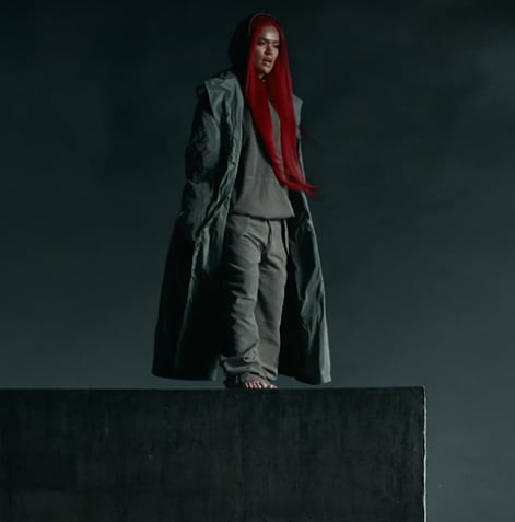 Karol representa al elemento aire con este look. Foto: YouTube Karol G.