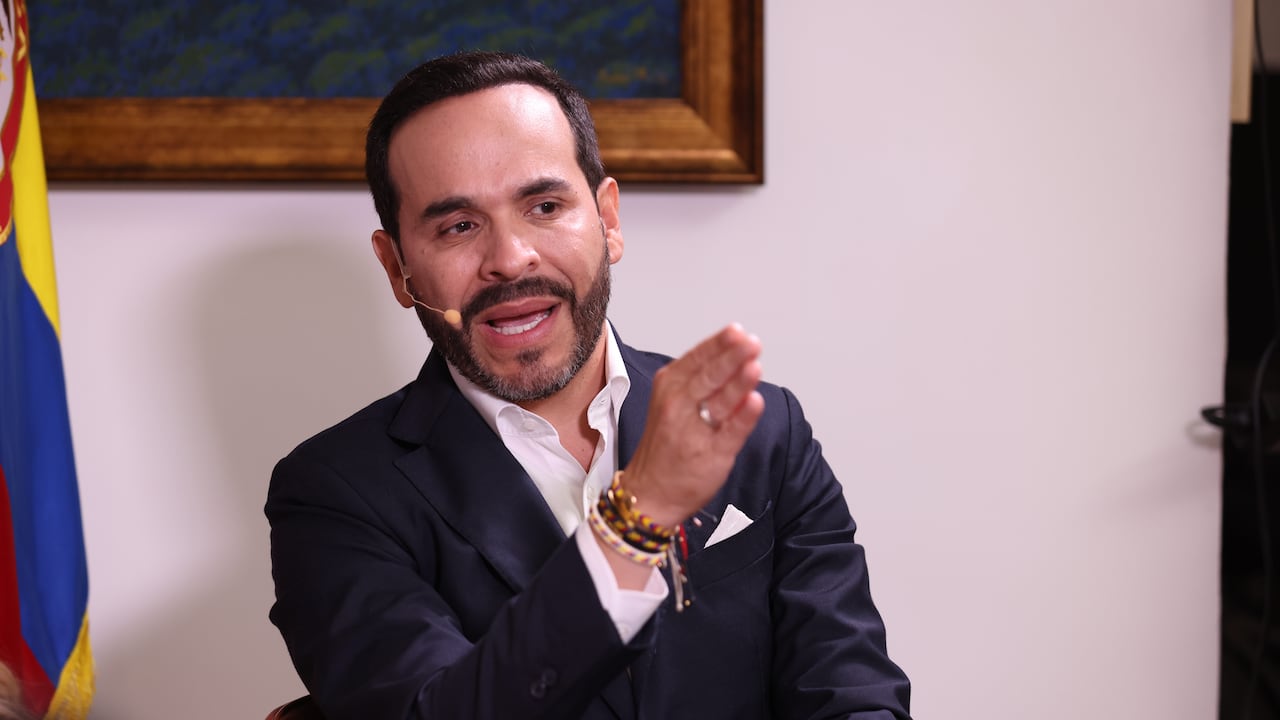 Abelardo de la Espriella promete permitir una transición democrática en 2030.