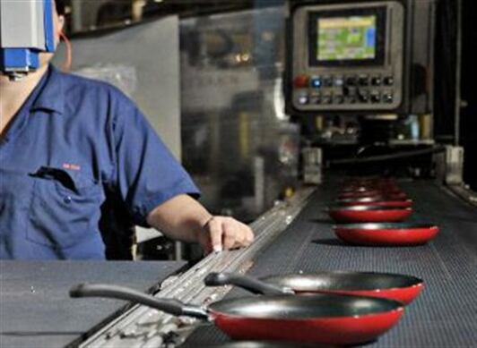 Groupe SEB comenzó en Colombia en 1998, con una sede administrativa y una planta en Cajicá. 