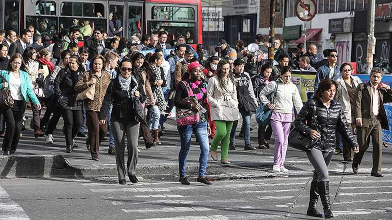 A diario las mujeres se sienten perturbadas por las congestiones en Transmilenio.