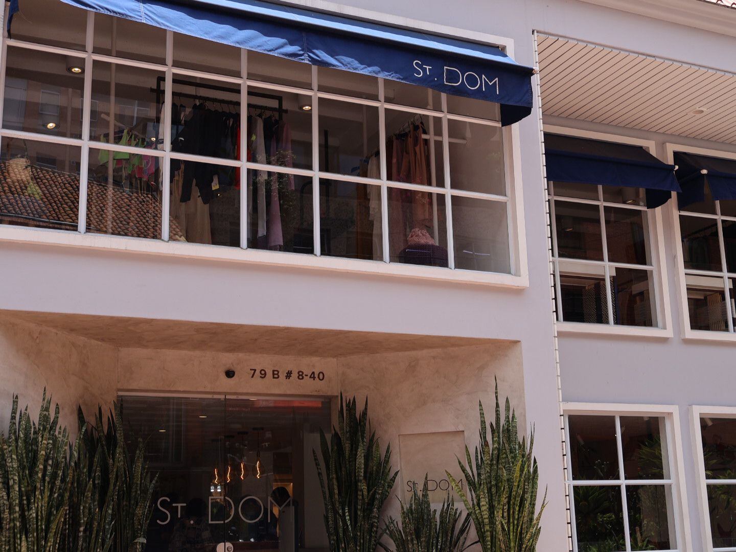 ST DOM hace una invitación a recorrer los cuatro universos creativos por medio de piezas que expresan su identidad, storytelling y conexión con el arte y la artesanía.