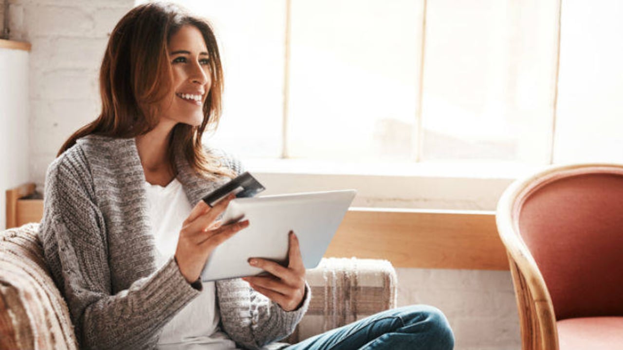 Tres opciones de crédito online para estas vacaciones o regalos. GETTY.