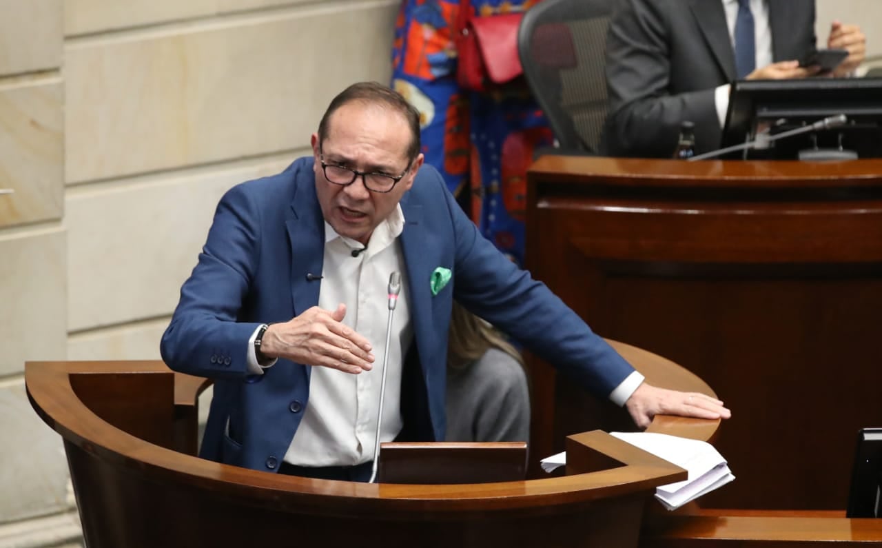 Ministro de trabajo Antonio Sanguino en la Plenaria del Senado, Consulta Popular