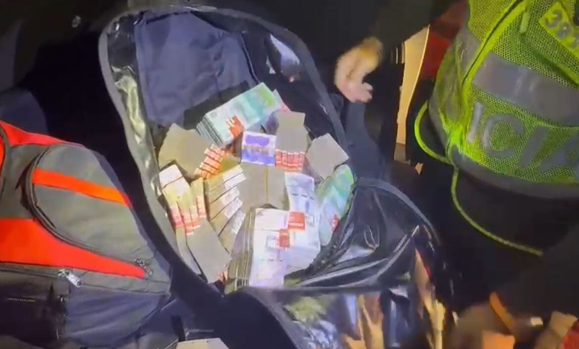 El dinero estaba oculto en dos maletas, según la Policía.