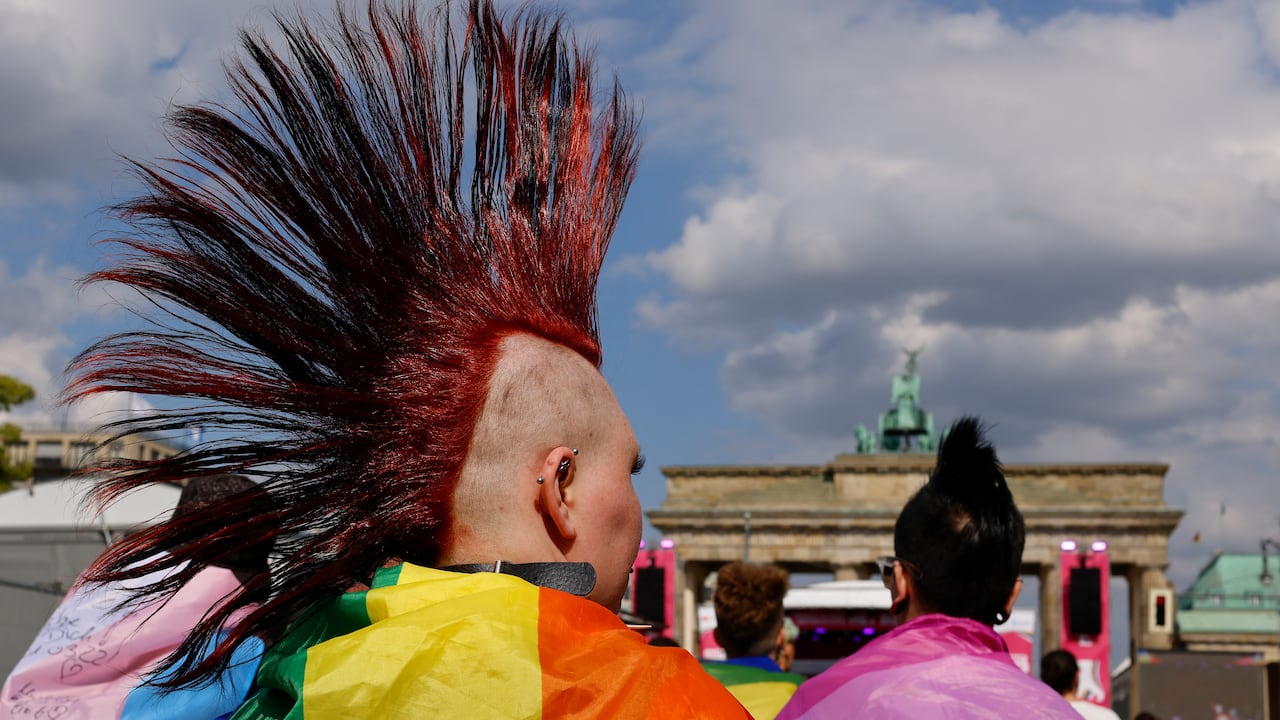 El punk es la gente, la música, el 'look', el punk es resistencia... ¿qué es y qué fue? Foto: DAVID GANNON / AFP.