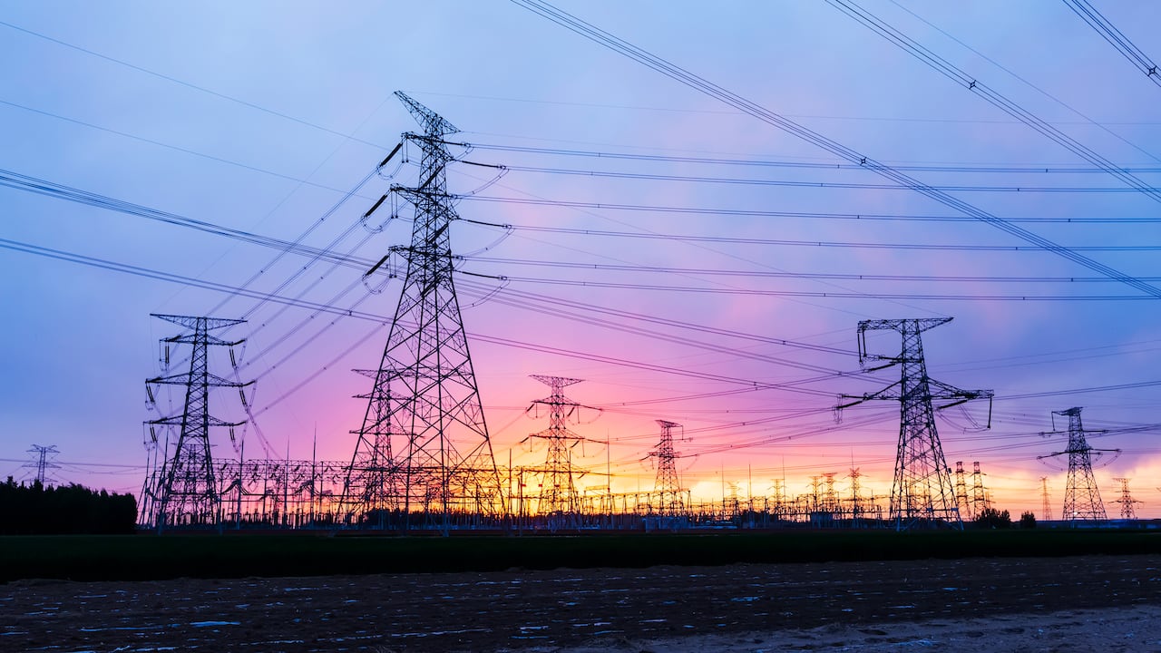 Según XM, este mismo año el país ya tendría un déficit cercano al 1,6 por ciento en energía firme garantizada frente a la demanda (ENFICC), una brecha que se ampliaría a 3,5 por ciento en 2027, coincidiendo con un posible Fenómeno de El Niño.