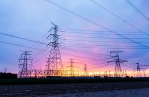 Según XM, este mismo año el país ya tendría un déficit cercano al 1,6 por ciento en energía firme garantizada frente a la demanda (ENFICC), una brecha que se ampliaría a 3,5 por ciento en 2027, coincidiendo con un posible Fenómeno de El Niño.
